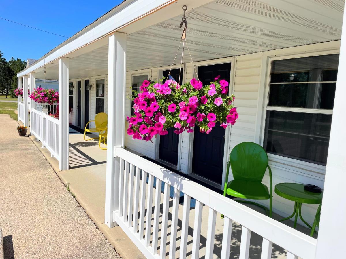 Hillcrest Motel *